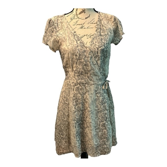 ABERCROMBIE & FITCH wrap dress, animal print, size small. Fully lined. - Picture 5 of 8